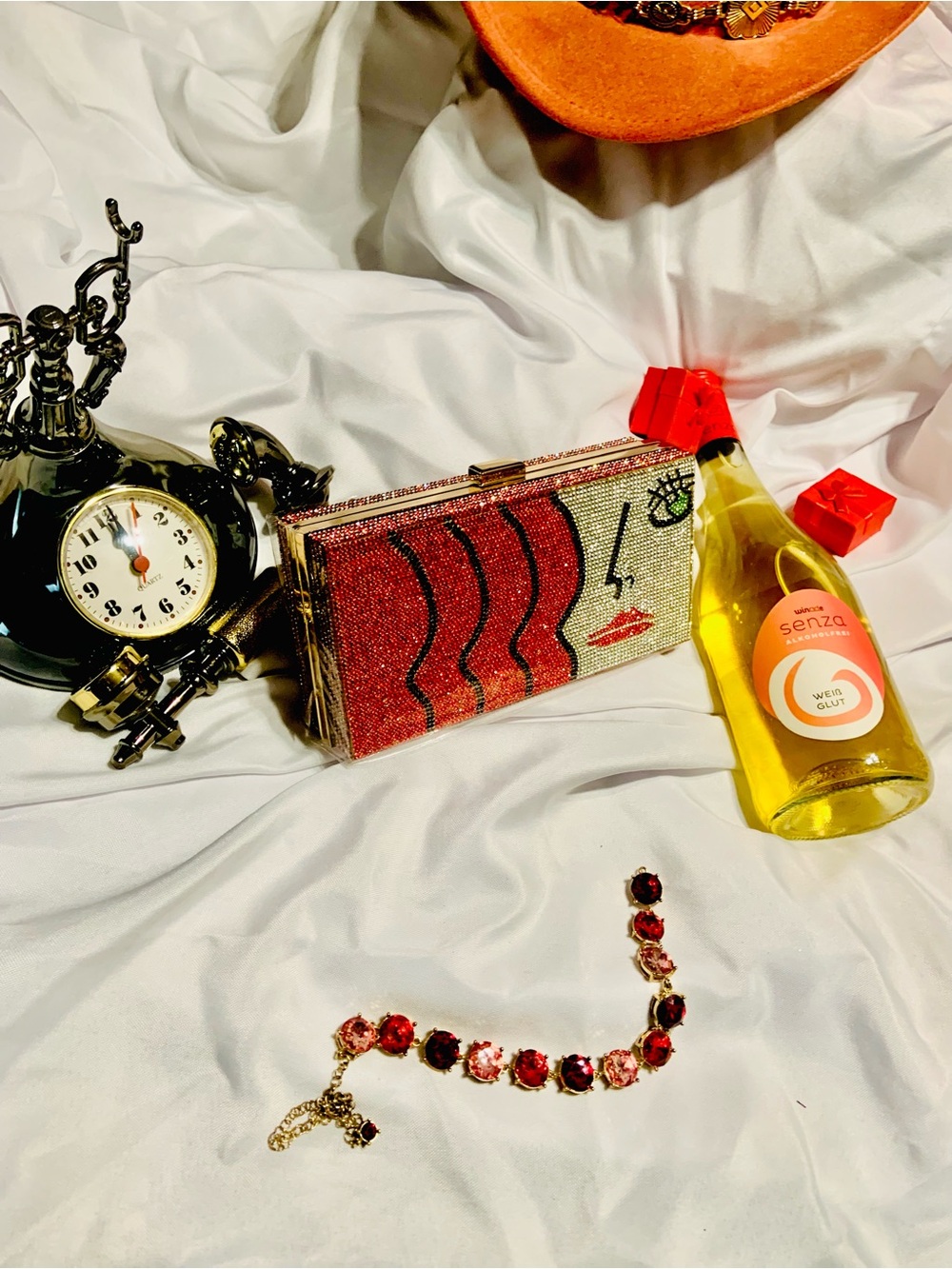 410:Red Beaded Face Motif Clutch Bag